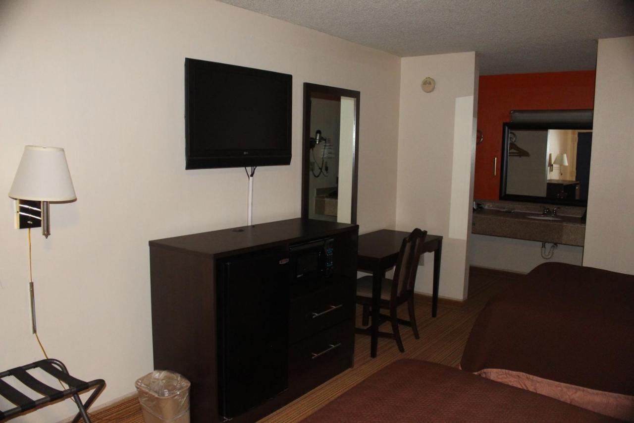 Americas Best Value Inn - Fredericksburg North Exterior foto